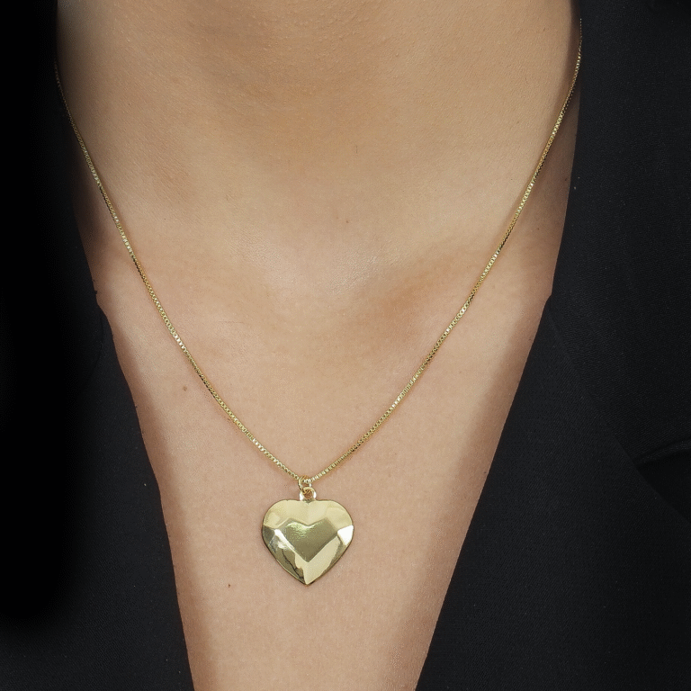 Colar Dourado de Coração Traços Retos - Imagem 2
