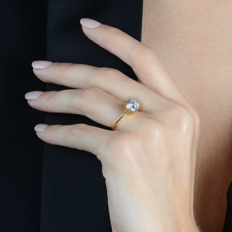 Anel Dourado Solitário com Pedra de Zircônia - Imagem 2