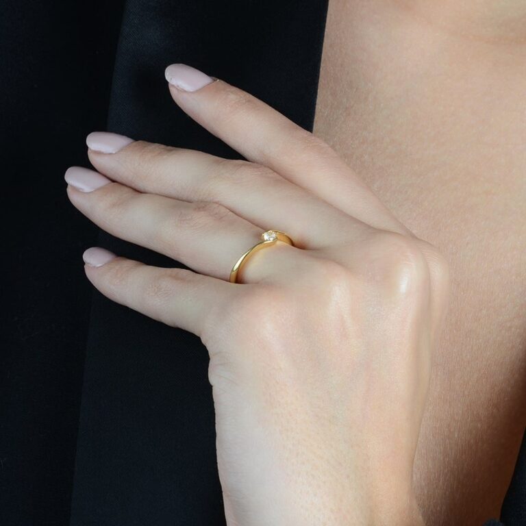 Anel Dourado Solitário Ponto de Luz Zircônia - Imagem 2