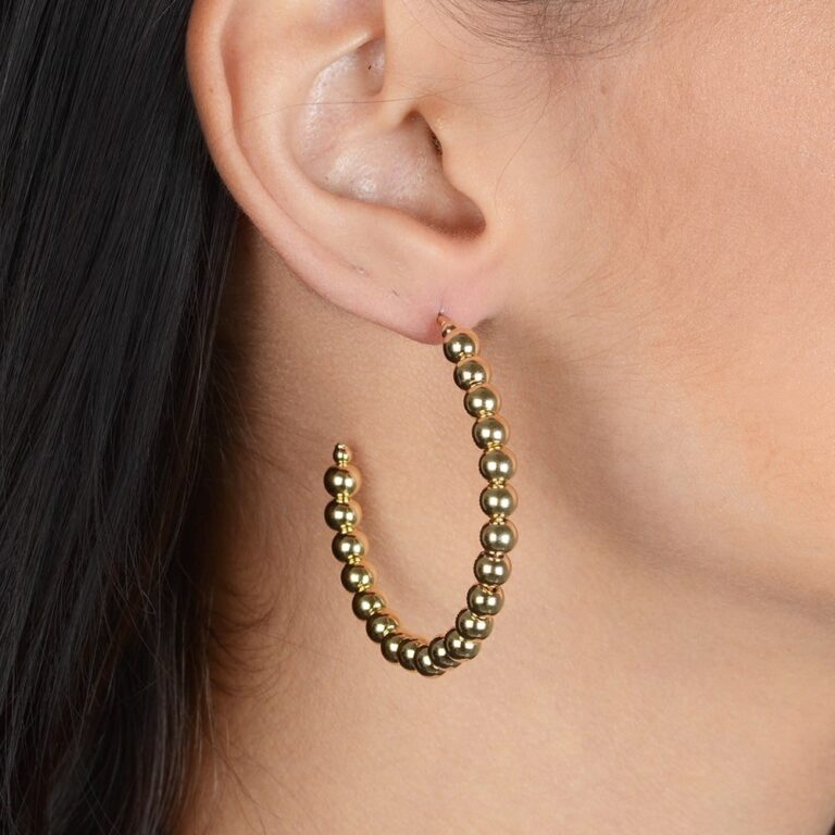Brinco Dourado de Argola Cravejado de Bolas - Imagem 2