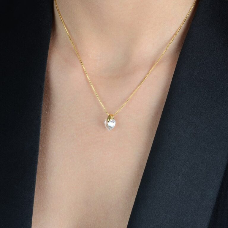 Colar Dourado de Coração em Cristal - Imagem 2