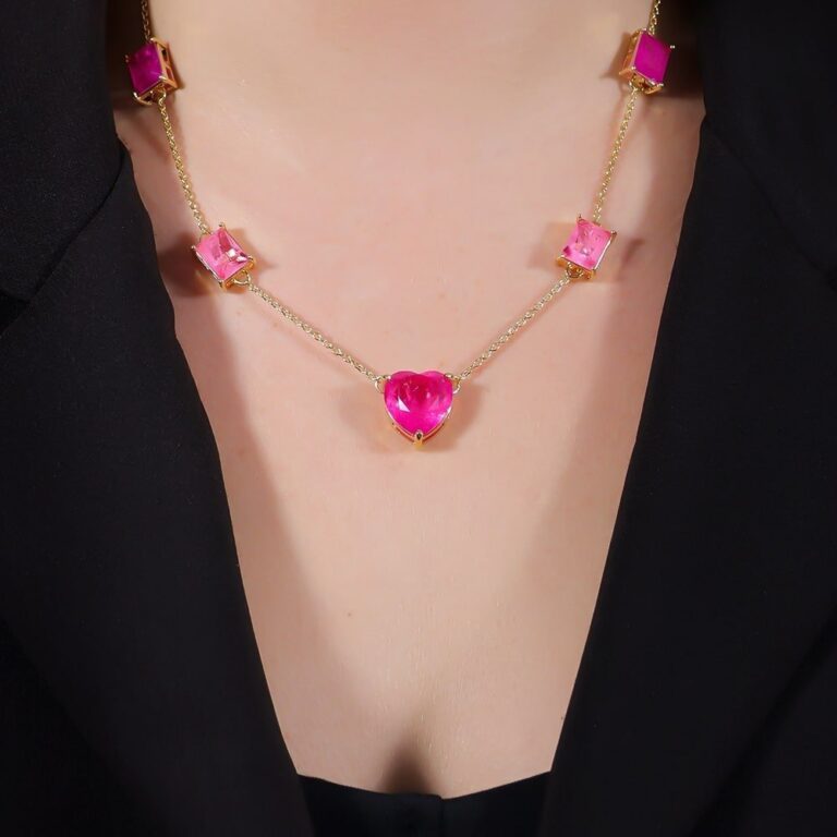 Colar Dourado de Pedras Coração e Retângulos Rosas - Imagem 2