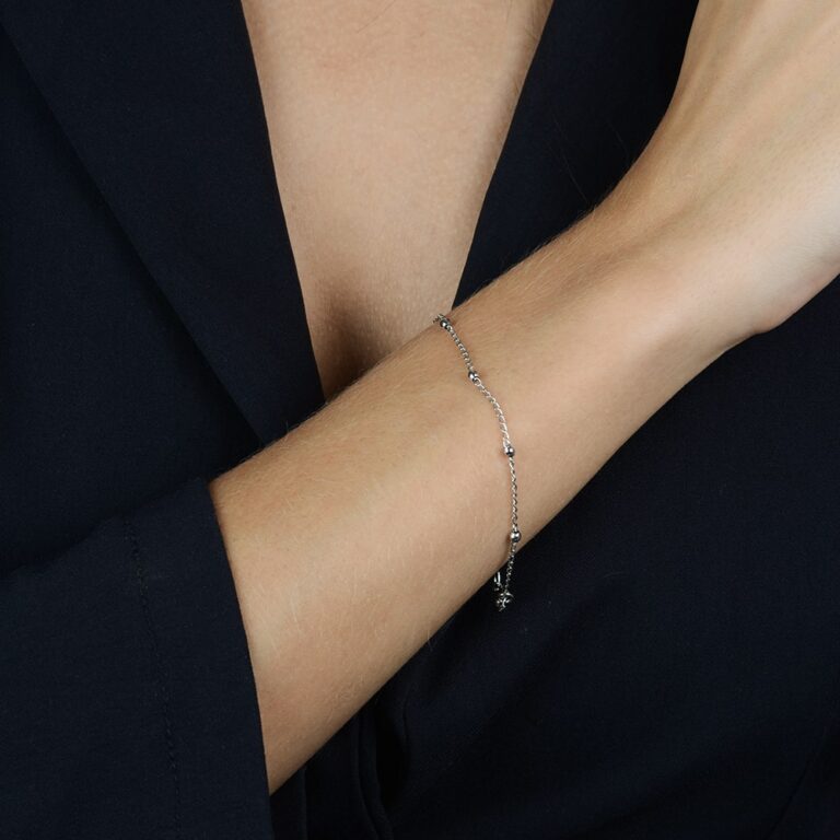 Pulseira Prateada de Bolinhas Delicada - Imagem 2