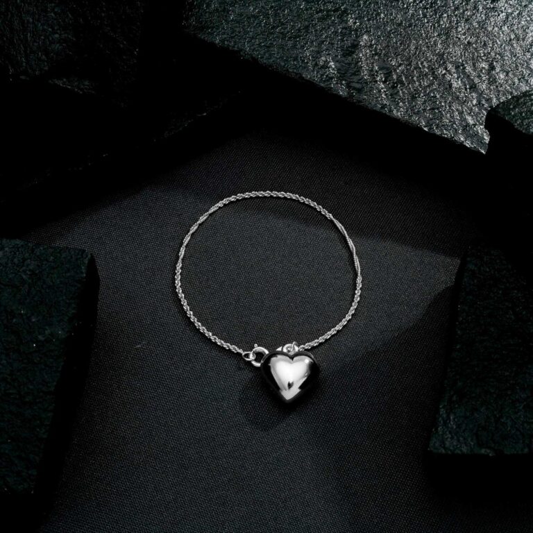 Pulseira Prateada de Cordão Baiano com Coração - Imagem 3